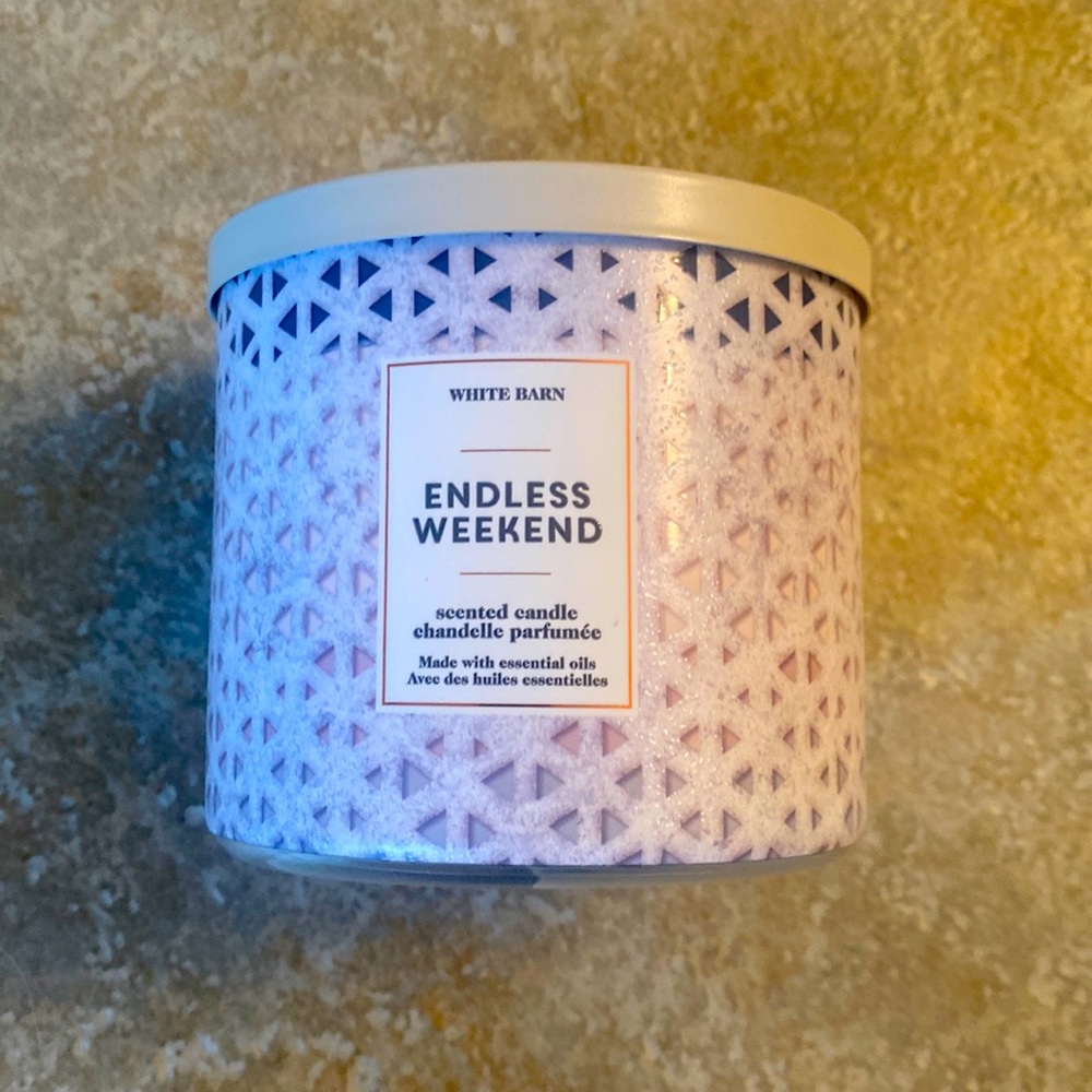 White Barn Endless Weekend candle